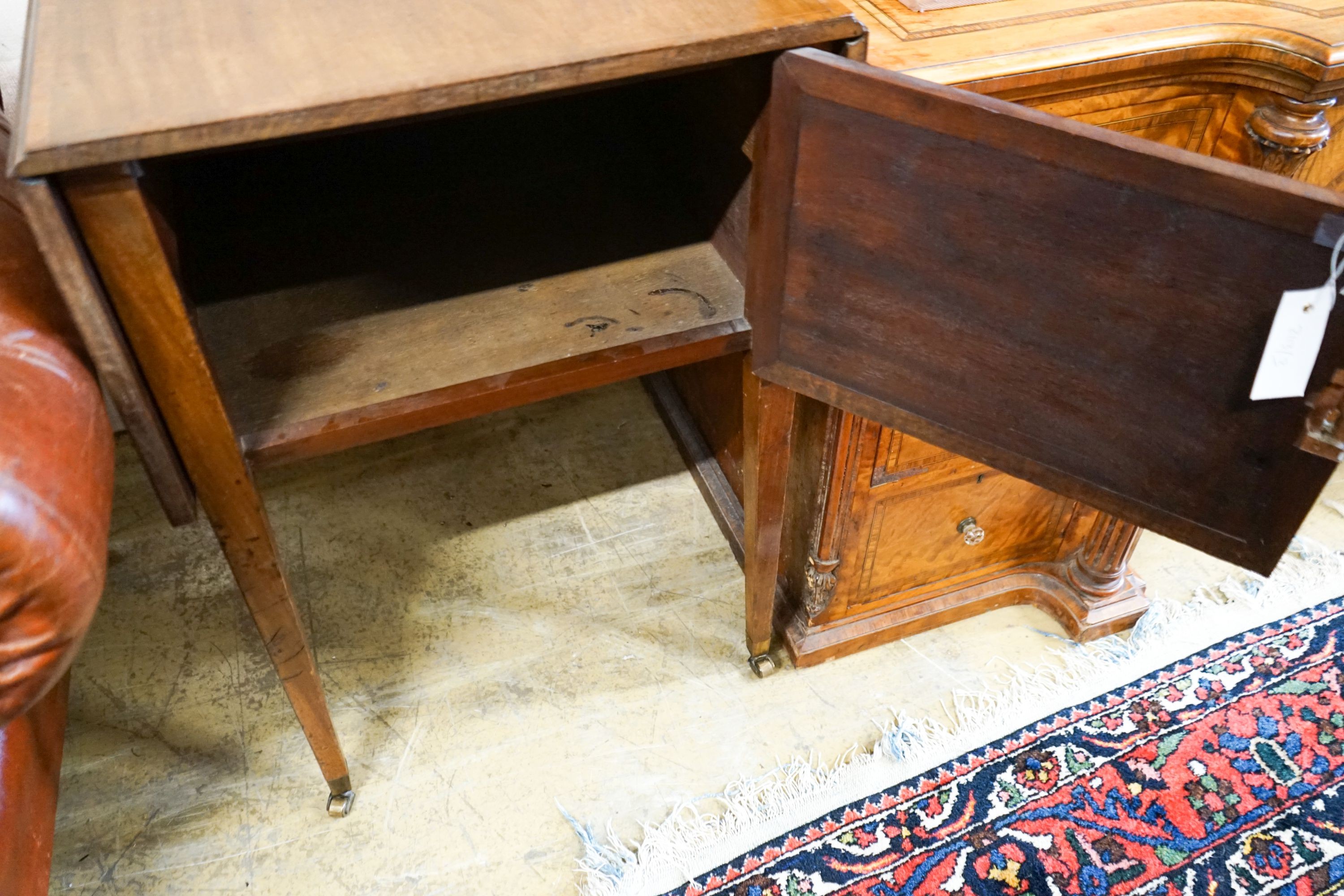 A 19th century mahogany Pembroke table / cabinet, width 52cm, depth 65cm, height 76cm